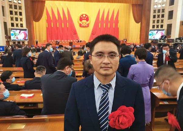 我院优秀校友袁君奇获全国抗击新冠肺炎疫情先进个人