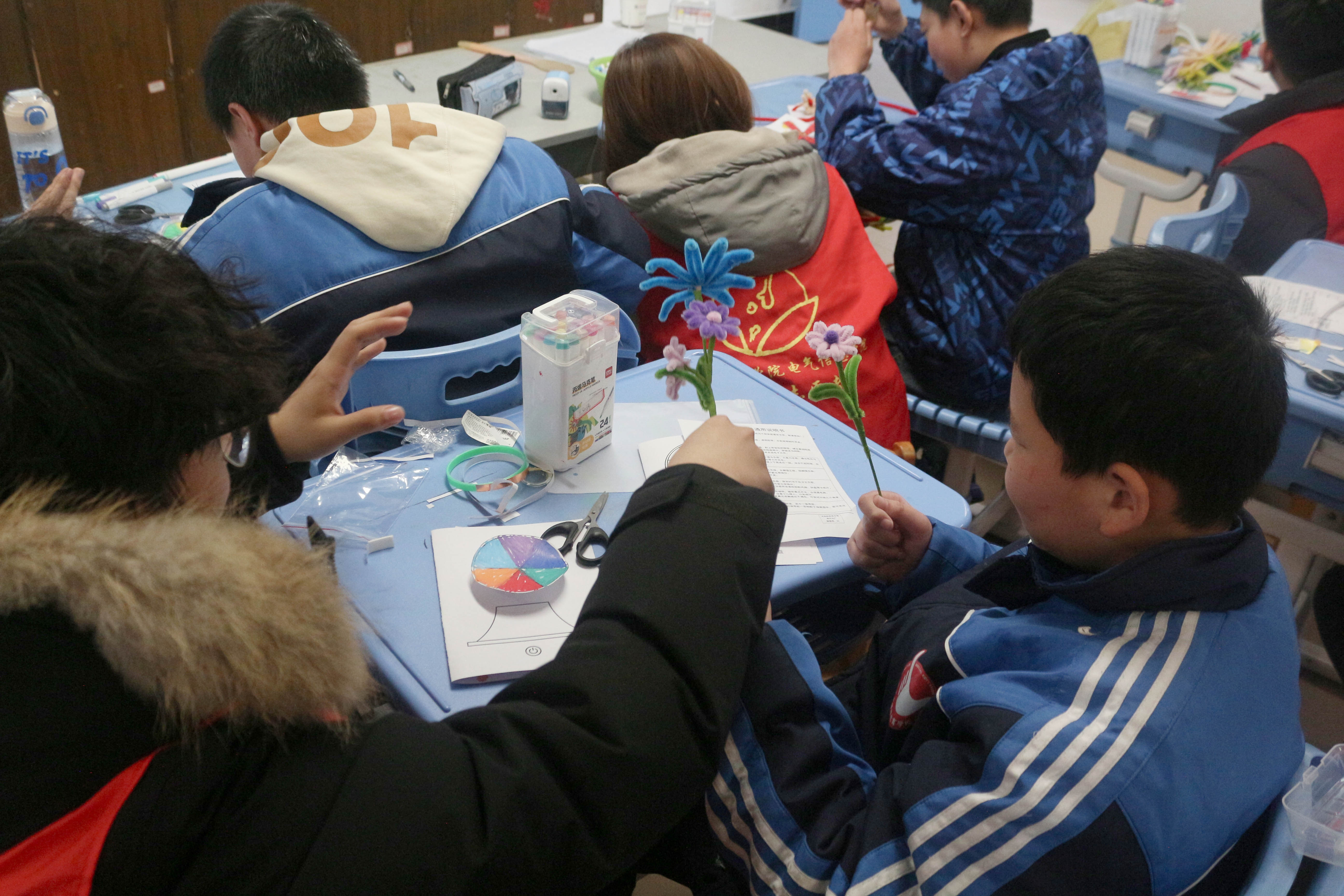 电映星河，逐光同行​——伟德betvlctor1949源于英国走进特殊教育学校开展志愿服务活动