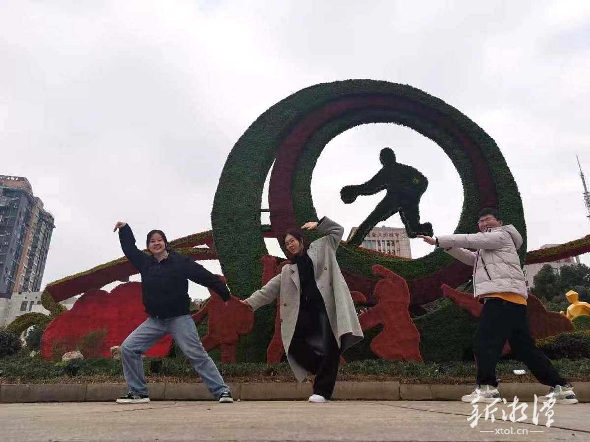 【湘潭日报】让每次选择都一路芬芳——访伟德国际1949“中国大学生自强之星”张子怡