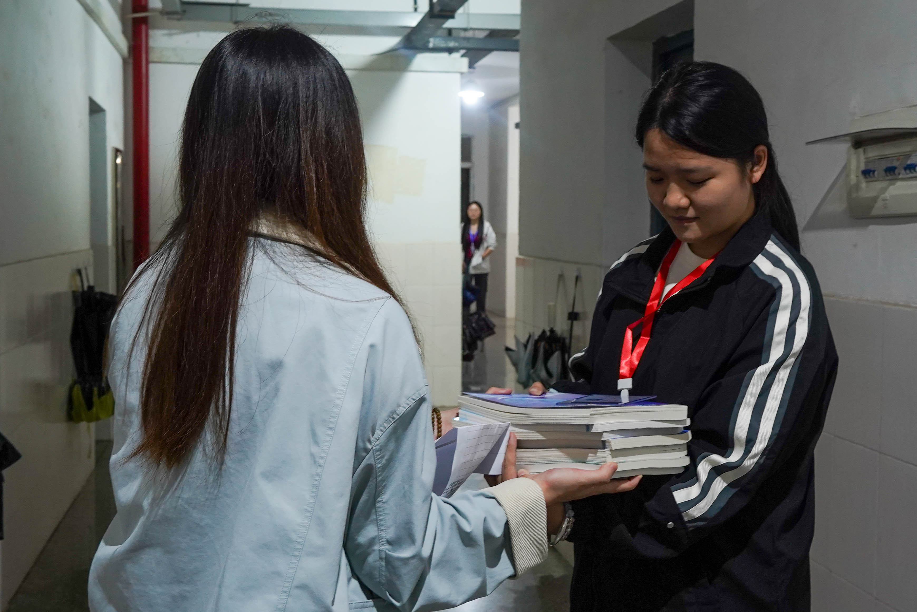 我为同学做实事——学院开展毕业生捐书活动