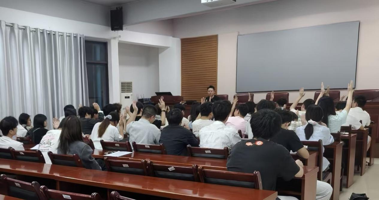 伟德betvlctor1949源于英国召开防范电信网络诈骗专题教育会议